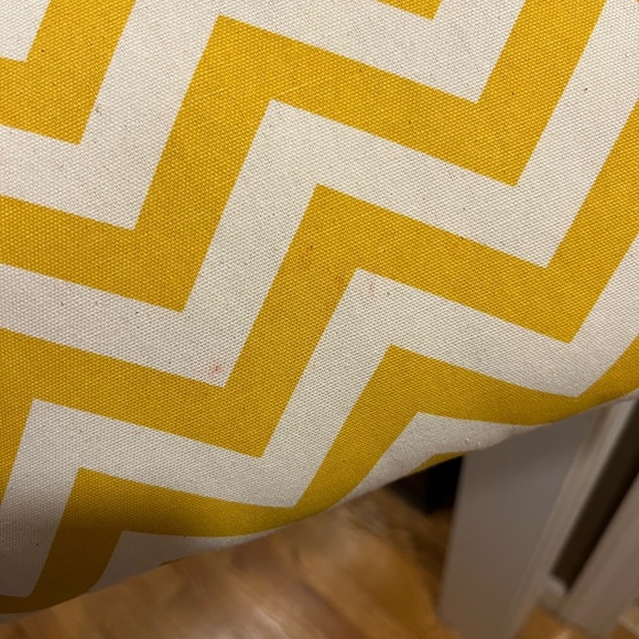 The Pillow Collection Yellow chevron pillow 16x16 square accent pillow - Picture 4 of 4